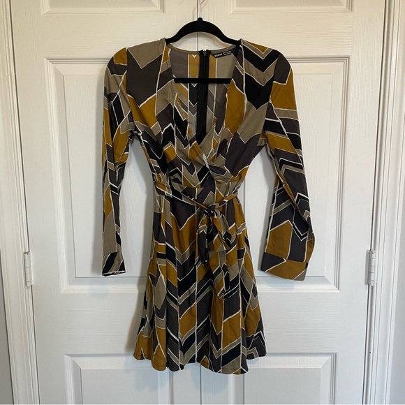 SHEIN Dresses & Skirts - SHEIN Geometric Wrap Tip Front Long Sleeve Mini Dress